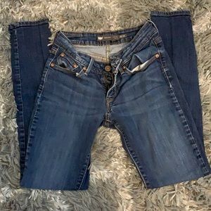 Dark wash skinny Levi’s 2 for 20$